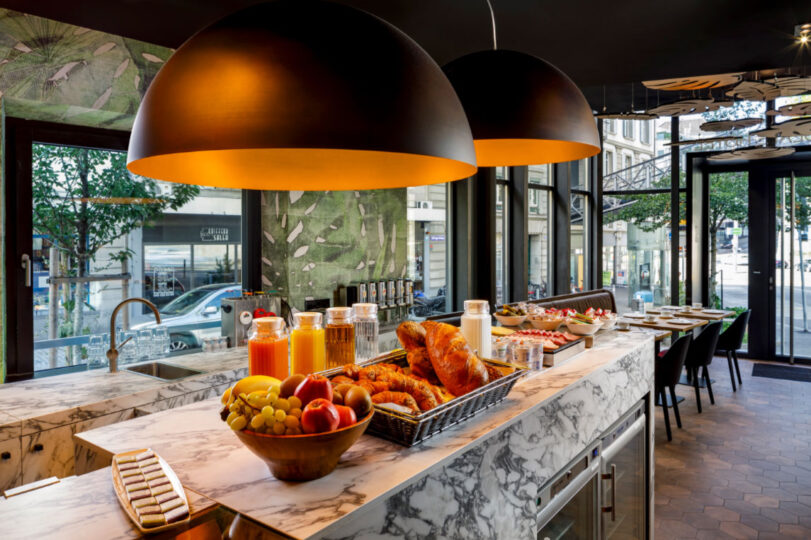 Hotel Swiss Chocolate Buffet und Essbereich im Restaurant mit neuen Elektroinstallationen